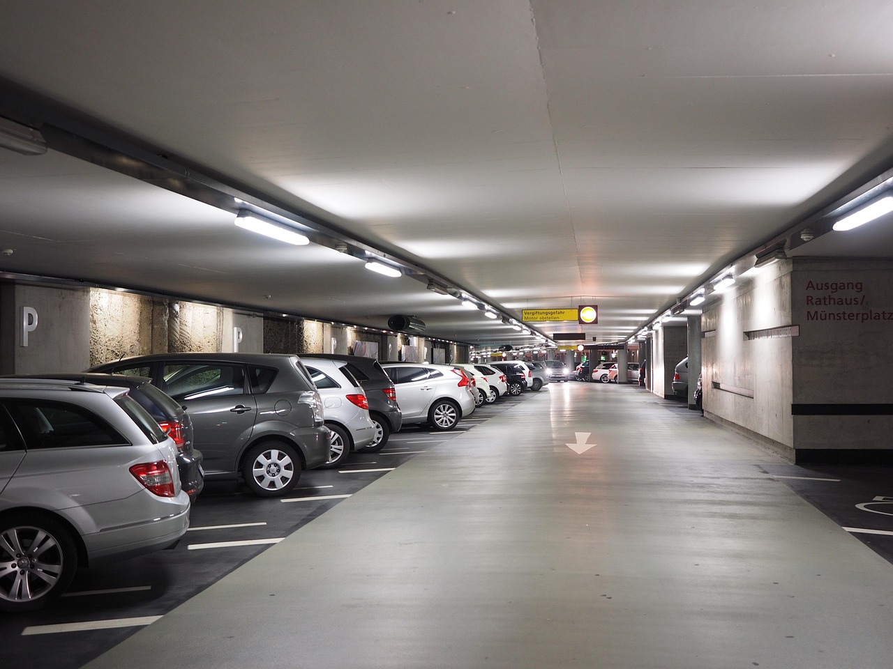 Airport parking by Willow Parking